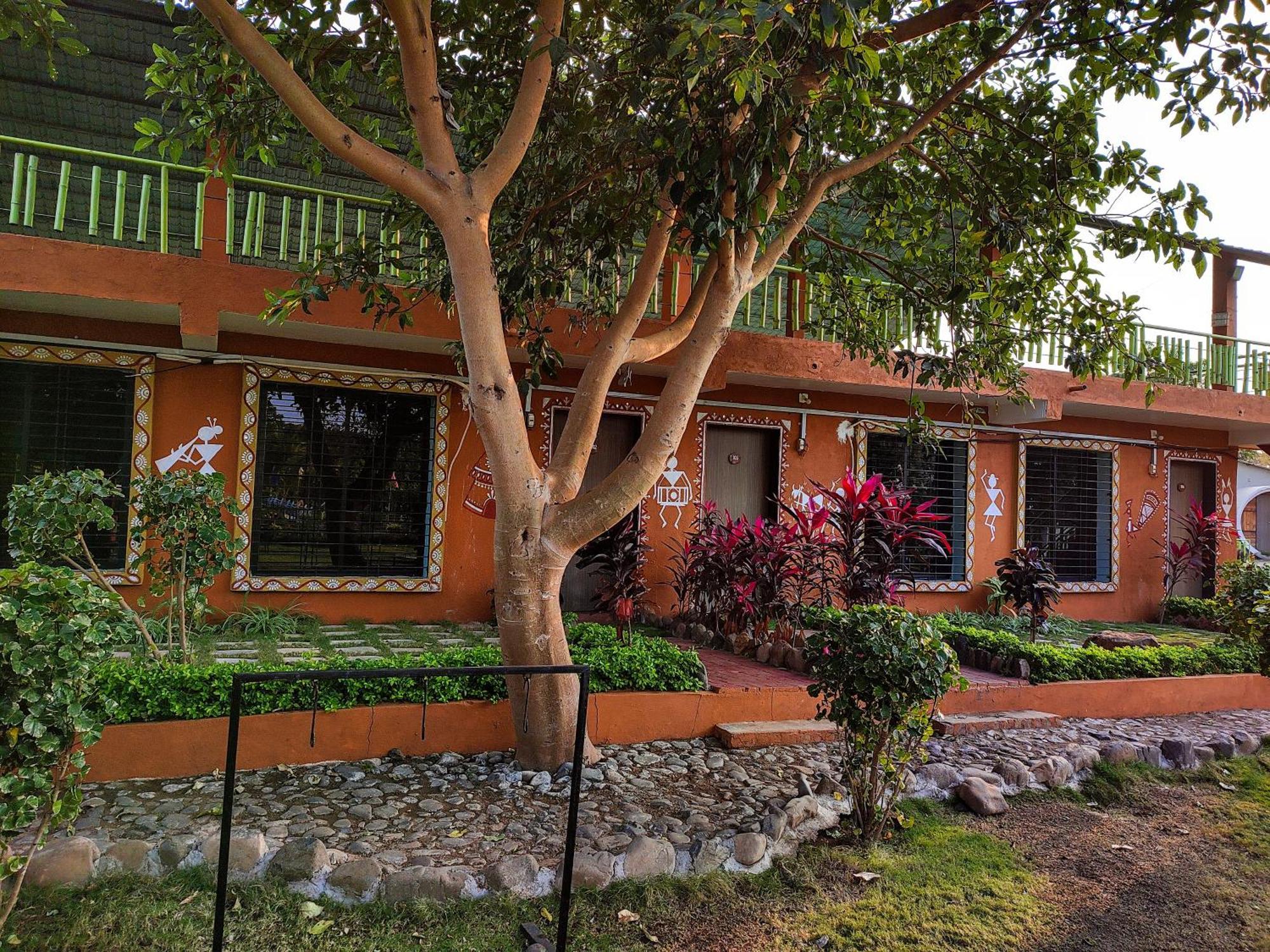 Van Vagdo Resort Rajpipla Екстериор снимка