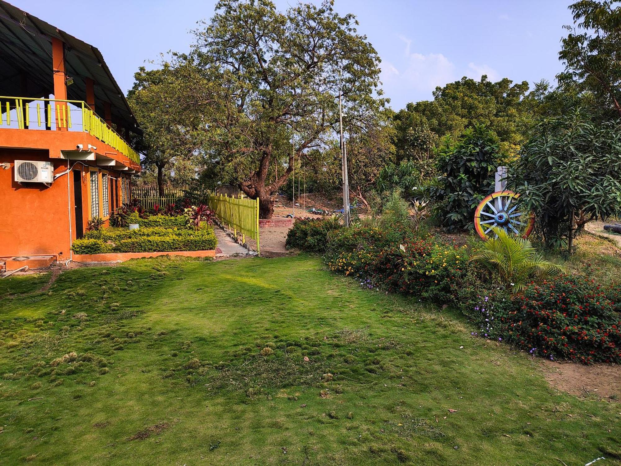 Van Vagdo Resort Rajpipla Екстериор снимка