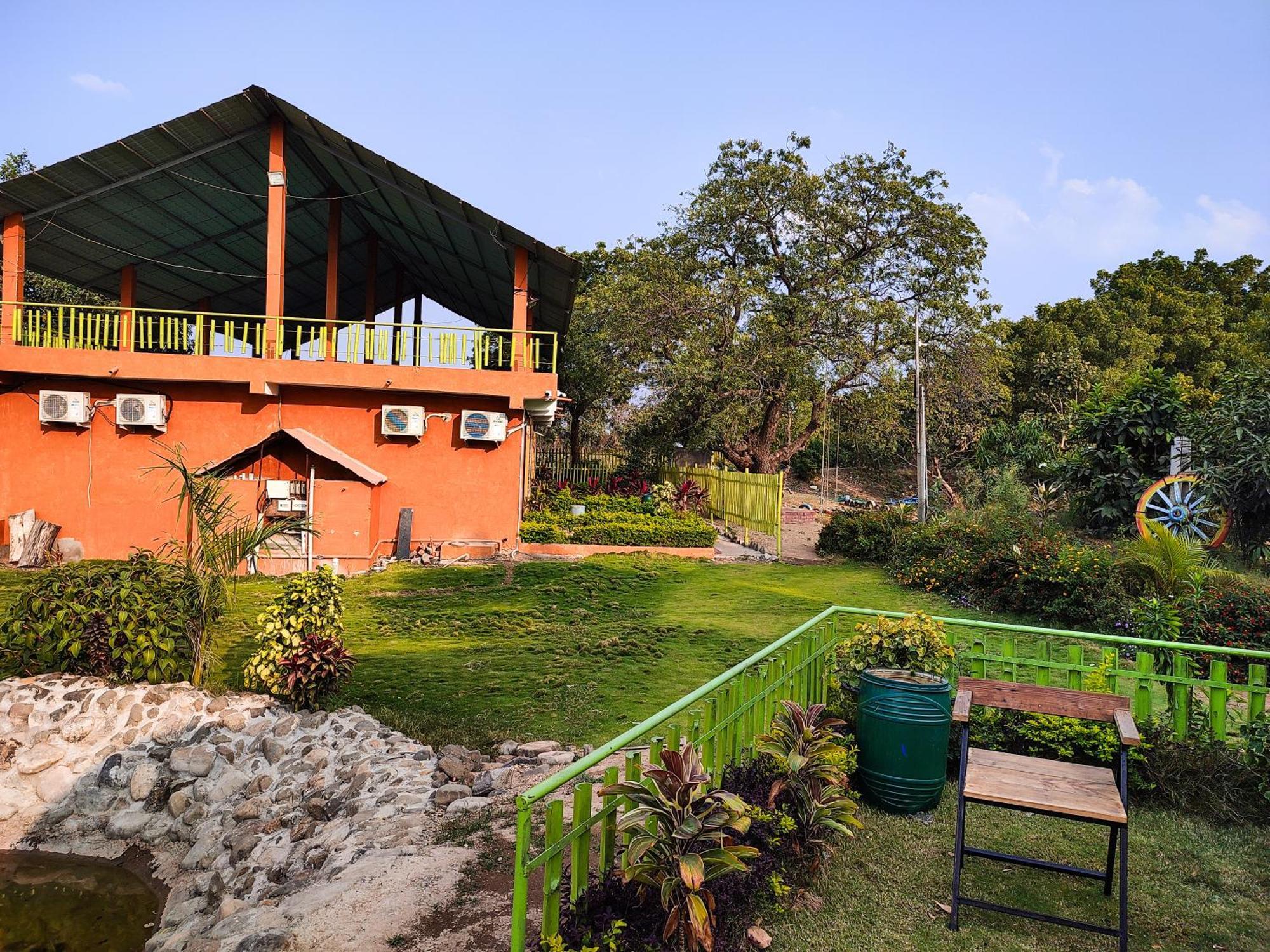 Van Vagdo Resort Rajpipla Екстериор снимка
